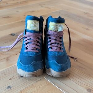 The North Face Back To Berkeley III WOMEN'S HIKING BOOTS SIZE 10